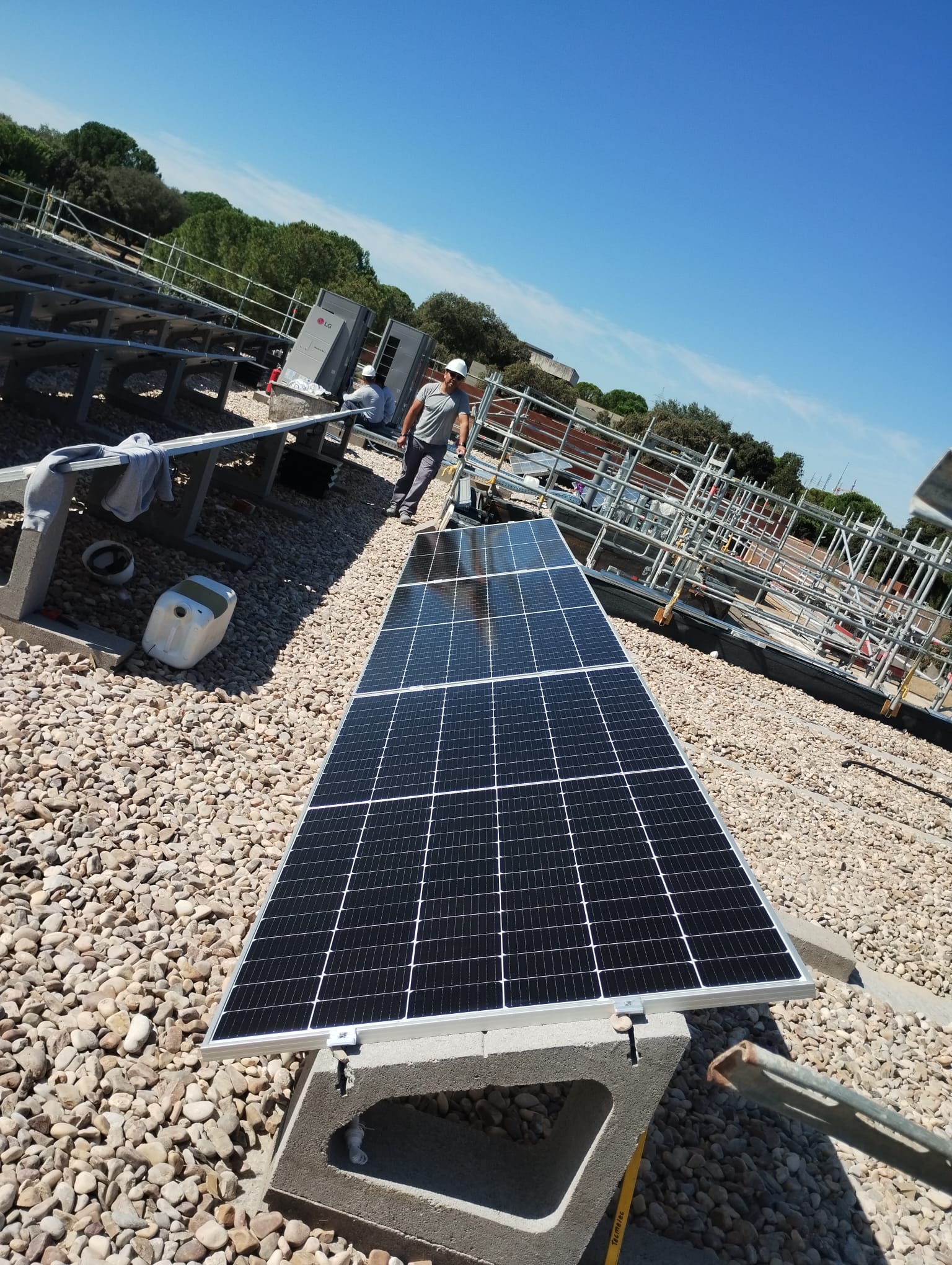 Instalación de placas fotovoltaicas en tejado - electricista Madrid